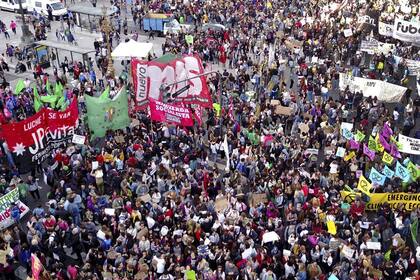 Algunos partidos políticos se sumaron a la marcha del viernes por el clima