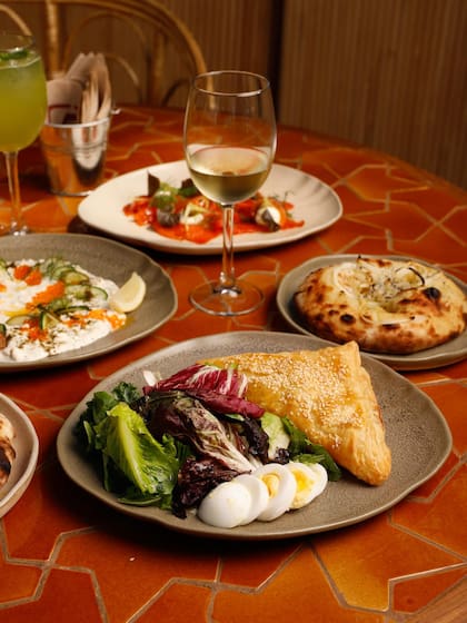 Algunos platos de Allenby, ideales para compartir al centro de la mesa