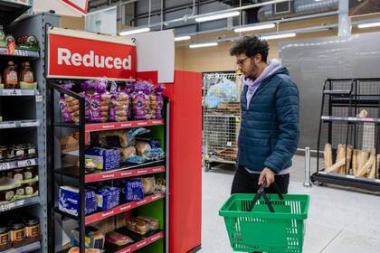 Algunos supermercados usan precios dinámicos cuando la comida está cercana a la fecha de vencimiento.