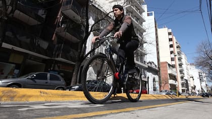 Algunos estudios demuestran que quienes van en bici al trabajo están más contentos y son menos propensos a caer en depresiones