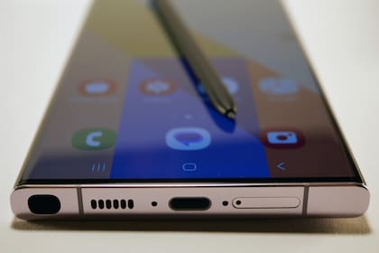 Algunos usuarios dicen que cuando se calienta, el lápiz S Pen de los Galaxy Ultra de Samsung tiene un olor feo