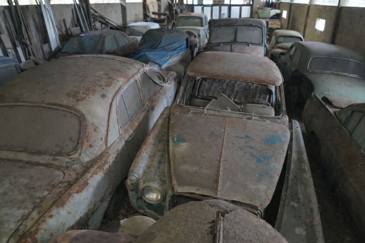 Algunos vehículos estaban en mejor estado que otros, incluso con las llaves aún colocadas