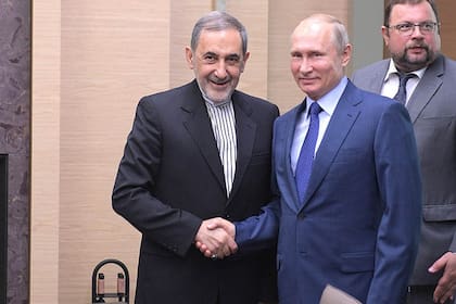 Ali Akbar Velayati está imputado por los delitos de homicidio calificado doblemente agravado