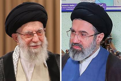 Ali Khamenei y su hijo y sucesor, Mojtaba.