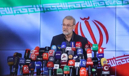 Ali Larijani aparece como uno de los principales candidatos a suceder al líder supremo iraní