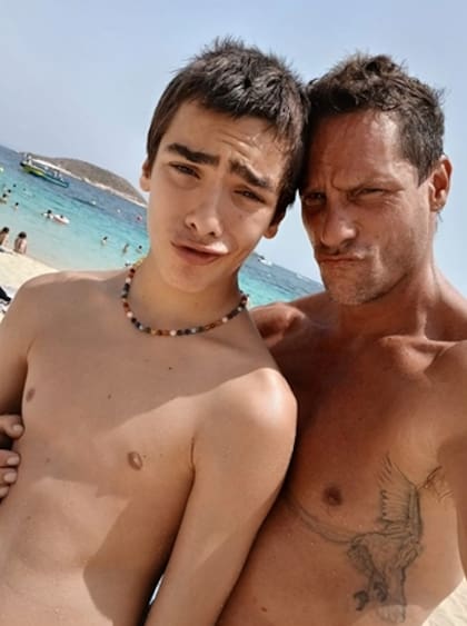 Alí tiene 14 años y es el hijo menor de Valenzuela y Viale (Foto: Instagram @gonzalovalenzuelaoficial)