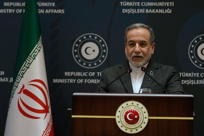 Aliados árabes piden moderación a EE. UU. e Irán mientras Trump exige acuerdo nuclear