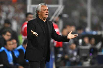 El entrenador argentino Néstor Gorosito quiere llevar a Alianza Lima a semifinales de la Copa Sudamericana 2025