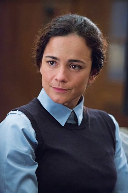 Alice Braga, como la Dra. Reyes