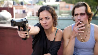 Alice Braga, de armas tomar en Queen of the South