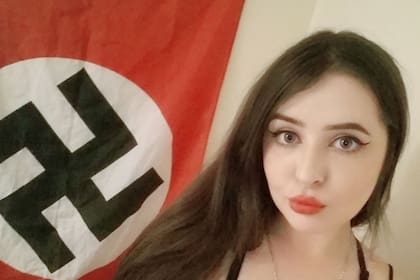 Alice Cutter, de 23 años, pasará tres años en prisión por pertenecer a una NA, una organización ilegal de extrema derecha, racista, antisemita y homofóbica