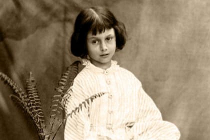 Alice Liddell, retratada en esta imagen por Charles Dodgson, fue quien inspiro al autor a escribir Alicia en el país de las maravillas