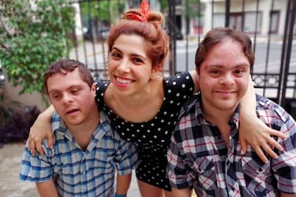 Tamara junto a sus hermanos, Juan y Mariano Garzón