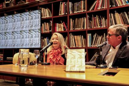 Alicia de Arteaga y Carlos M. Reymundo Roberts presentaron "Arte a diario", de Arteaga, en la Biblioteca del Malba
