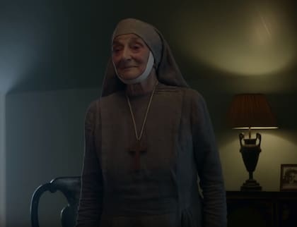 Alicia de Battenberg, personificada en una escena de la serie "The Crown", de Netflix.