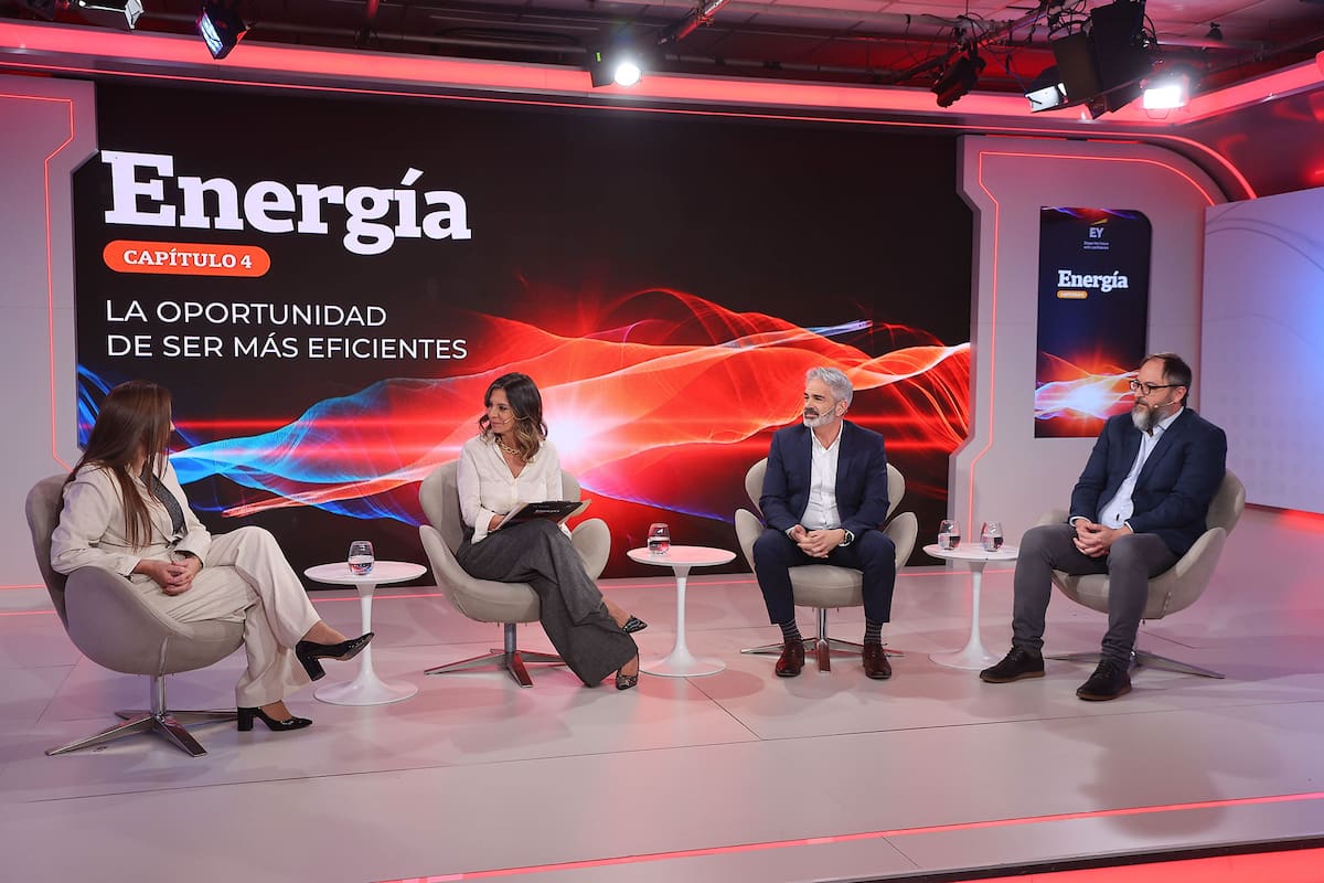 Alicia E. Henríquez (AKROS), Carla Quiroga (LA NACION), Marcelo Delbarba (Grupo L) y Gastón Ghioni (GPBA)
