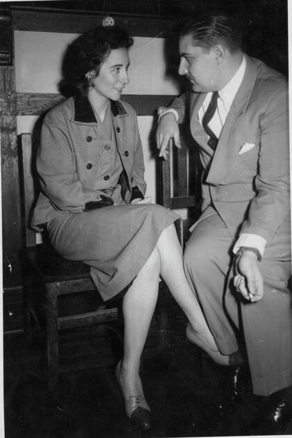 Alicia Eguren y John William Cooke, dos figuras de la militancia revolucionaria argentina recuperadas en el documental Pedro en el país