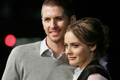 Alicia Silverstone junto a Christopher Jarecki. La pareja llevaba casada más de una década, y su relación duró veinte años. Según informó el representante de la actriz, el divorcio fue "de mutuo acuerdo".