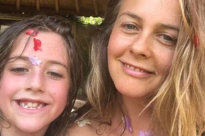 Alicia Silverstone y su hijo Bear Blu, quien el 5 de mayo cumplió 9 años