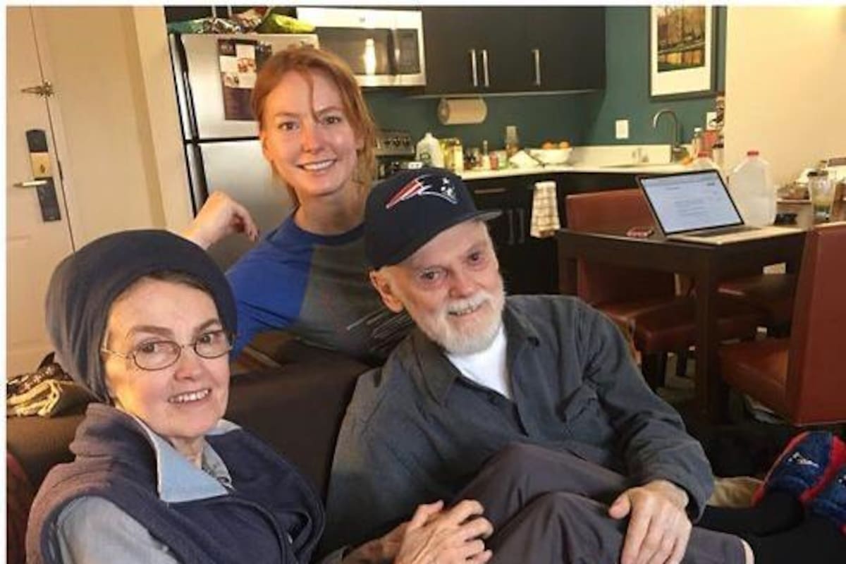 Alicia Witt, en una imagen familiar junto a sus difuntos padres