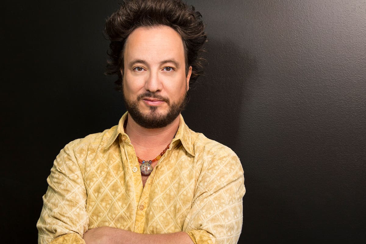 Alienígenas ancestrales se estrenó en 2009 y de inmediato se volvió un clásico del cable básico; hoy su creador Giorgio A. Tsoukalos lucha contra la conspiranoia en Internet