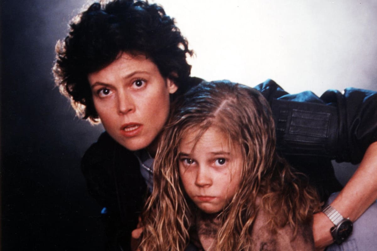 Aliens, el regreso: el “cachetazo” a Ridley Scott, las exigencias de una heroína y el ritual de la tarde que puso en jaque al film