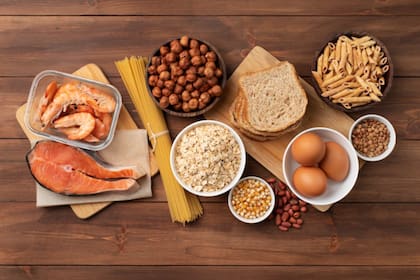 Alimentos como el salmón son excelentes para incluir en una dieta psicobiótica (Foto:Freepik)