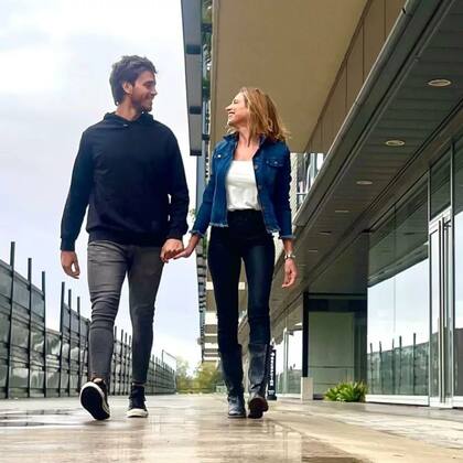 Alina Moine junto a Federico Giuliani: blanquearon su amor bajo la lluvia