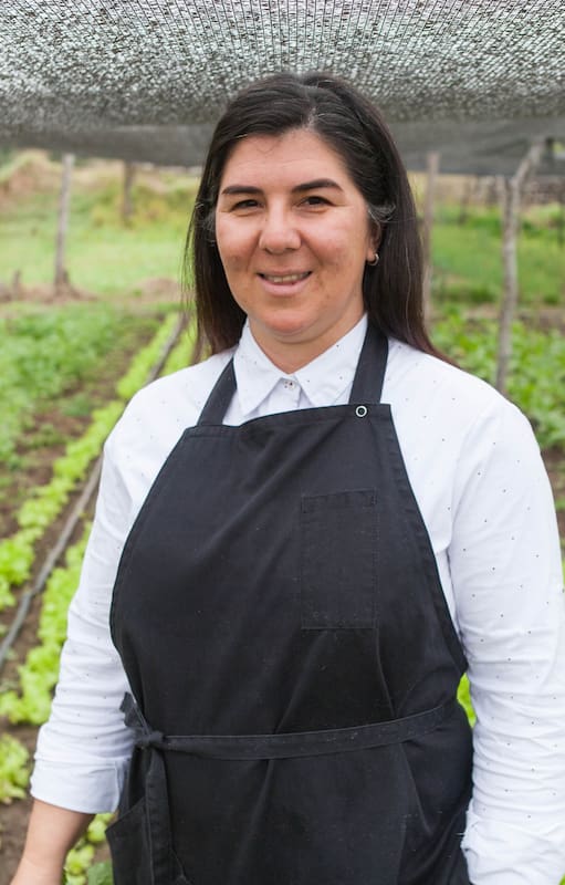 Alina Ruiz en la huerta de la Finca Don Miguel.