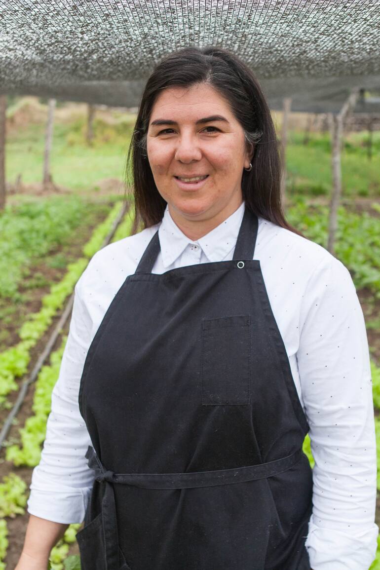 Alina Ruiz en la huerta de la Finca Don Miguel.