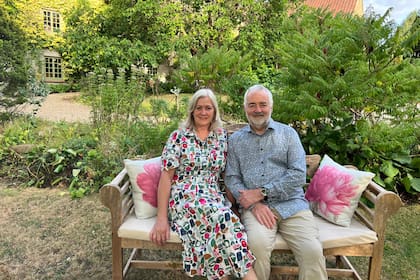 Alison y Andrew Johnson son los nuevos propietarios de East Lambrook. Oriundos de Chesire y llegados desde Seattle (USA), se propusieron poner su experiencia en horticultura y jardines tradicionales al servicio del legado de Margery y Walter Fish. Se preven futuras restauraciones y expansiones en los próximos años