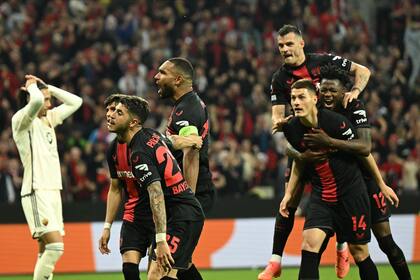 Alivio y éxtasis, con Palacios en el centro de la escena: Leverkusen empató con Roma y jugará la final de la Europa League