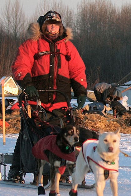 Aliy Zirkle en su trineo tirado por perros