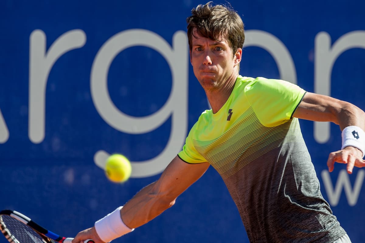Aljaz Bedene, 51º del ranking y dueño de un autógrafo del cordobés, no deja de sorprender: venció a Delbonis y hoy definirá el torneo con Thiem; sufrió lesiones en las muñecas y no posee trofeos de ATP