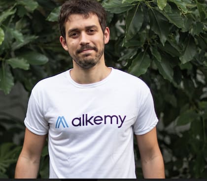 Alkemy es una plataforma de certificación y entrenamiento al alcance de las organizaciones y los gobiernos para hacer reclutamiento, planificar programas de capacitación y contratar de manera más eficientemente