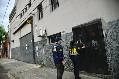 Allanamiento a la droguería Nueva Era de Rosario por la causa del fentanilo contaminado