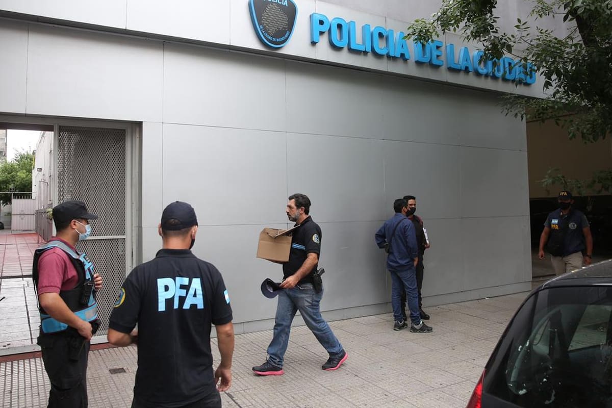 Allanamiento en comisaría 16, Avenida San Juan 1757, por caso de protección a narcotraficantes