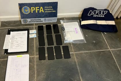 Allanamiento en el domicilio de Damián Frare, uno de los detenidos ayer tras un operativo de la Aduana y de la Policía Federal en una financiera en Belgrano donde también estaba Leonardo Fariña