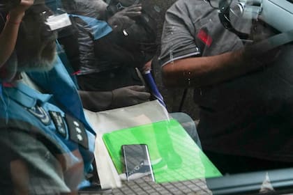 Muerte, robo de fármacos e investigación: qué se llevó la Justicia en el allanamiento a la asociación de anestesistas