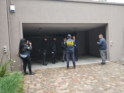 Allanamiento en la casa de San Vicente de Martín Insaurralde