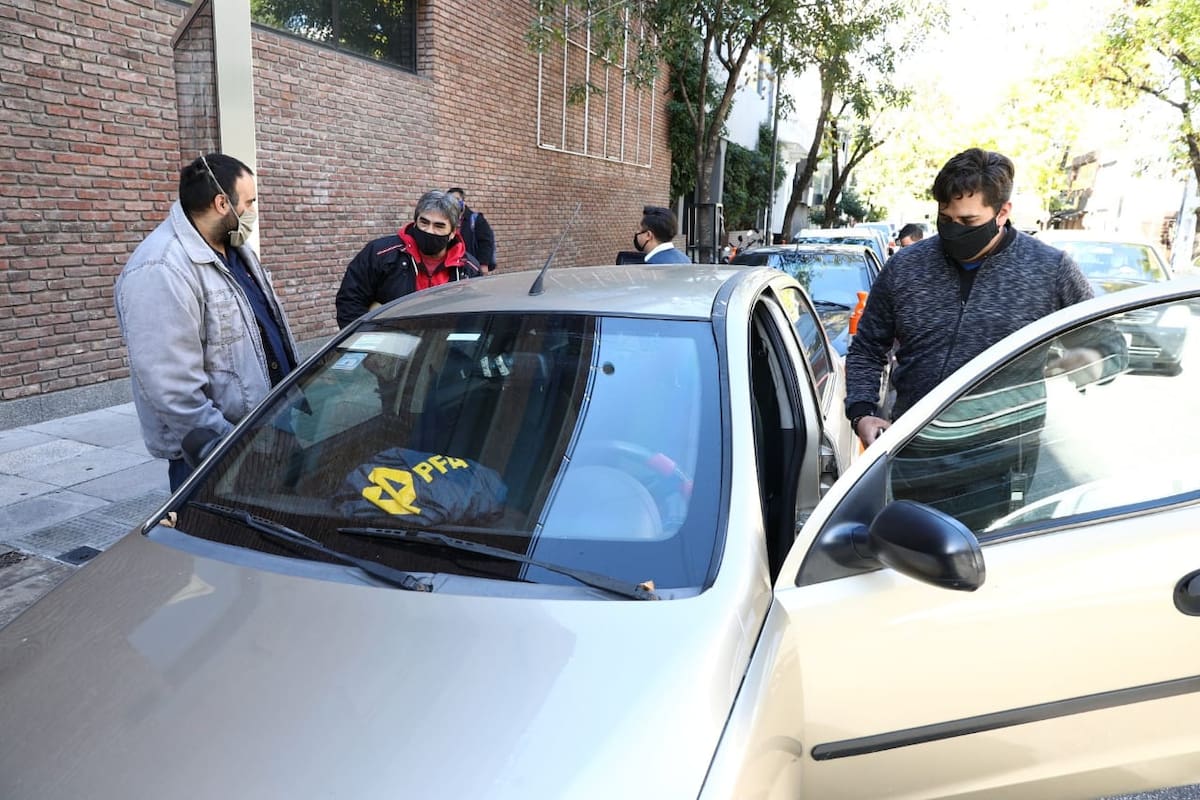 Allanamiento en las oficinas de AA200, en Palermo