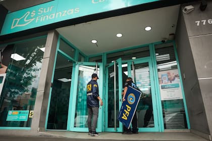 Allanamiento en Sur Finanzas, sede central de la financiera ligada a “Chiqui” Tapia
