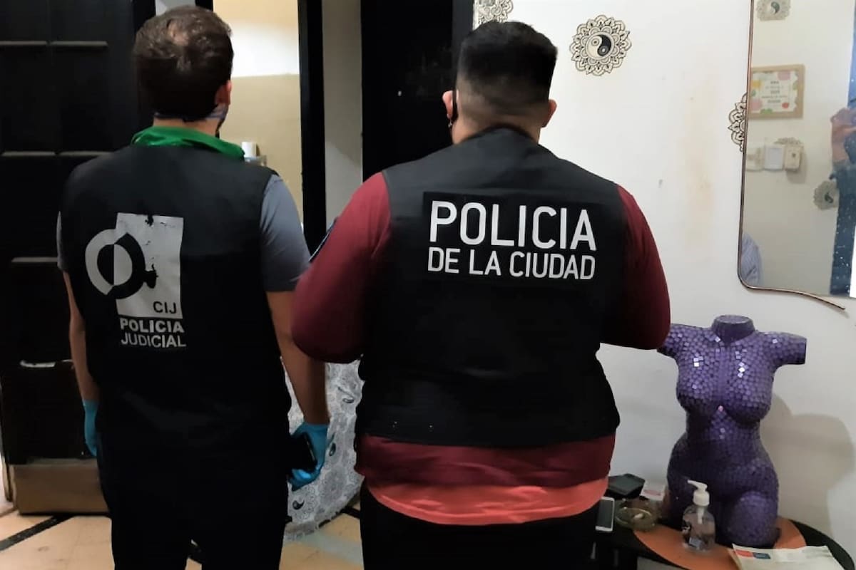 Allanamiento en una casa de citas sexuales en pleno funcionamiento, en Belgrano