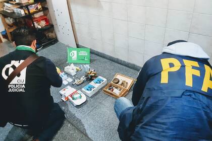 Allanamiento por ejercicio ilegal de la medicina y estafa al Estadi