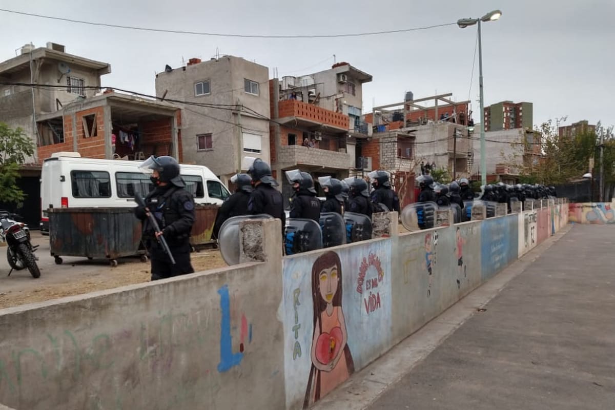 Allanamientos en el barrio Mugica, de Villa Lugano, contra la banda narco liderada por Dumbo