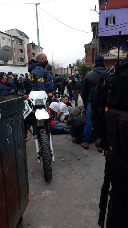 Allanamientos en el barrio Mugica, de Villa Lugano, contra la banda narco liderada por Dumbo