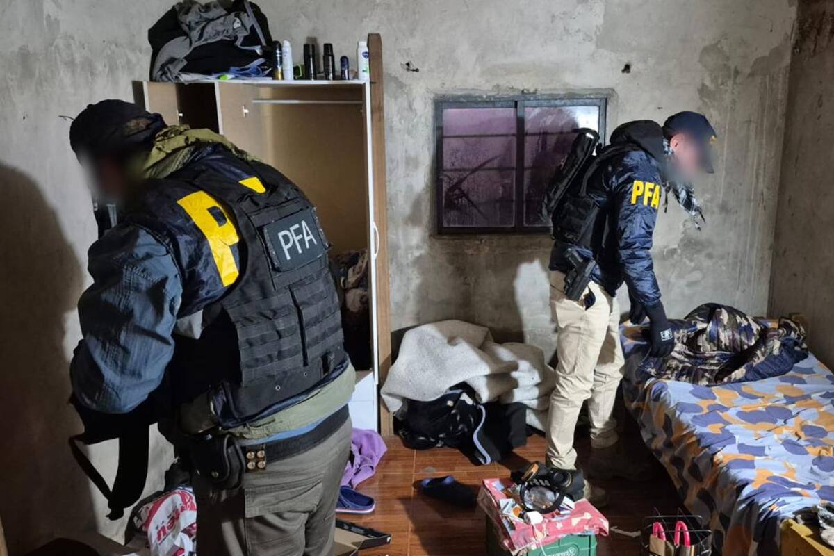 Allanamientos en el Gran La Plata para identificar a un adolescente que se habría contactado con ISIS