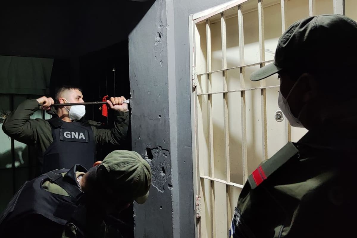 Allanamientos en la ex villa 1-11-14