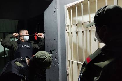 Allanamientos en la ex villa 1-11-14