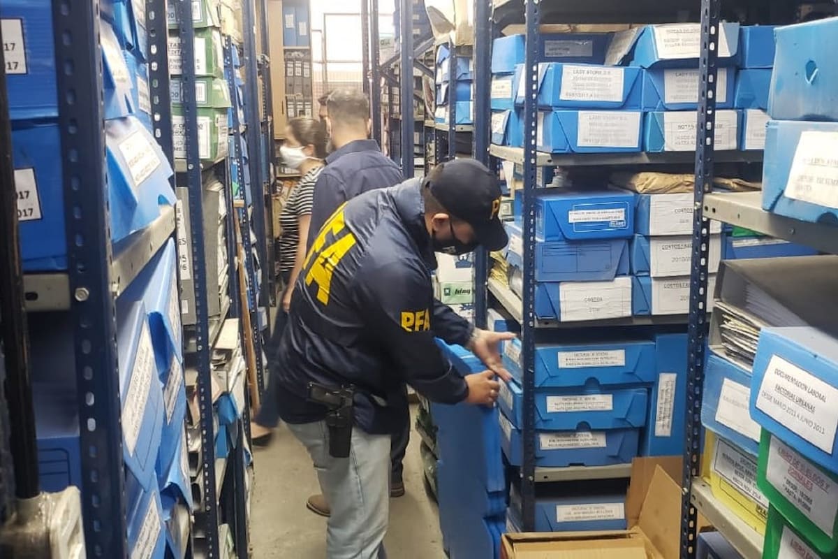 Allanamientos para desbaratar una "usina" de facturas truchas